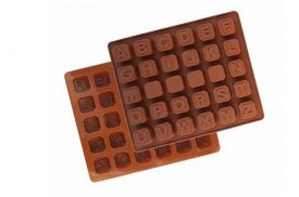 Molde bombones 30 letras chocolate (1).jpg